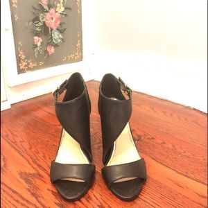BCBG ASYMMETRICAL HEELS black pumps
